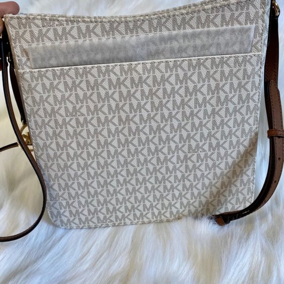 MICHAEL KORS LARGE MESSENGER CROSSBODY - Picture 5 of 8